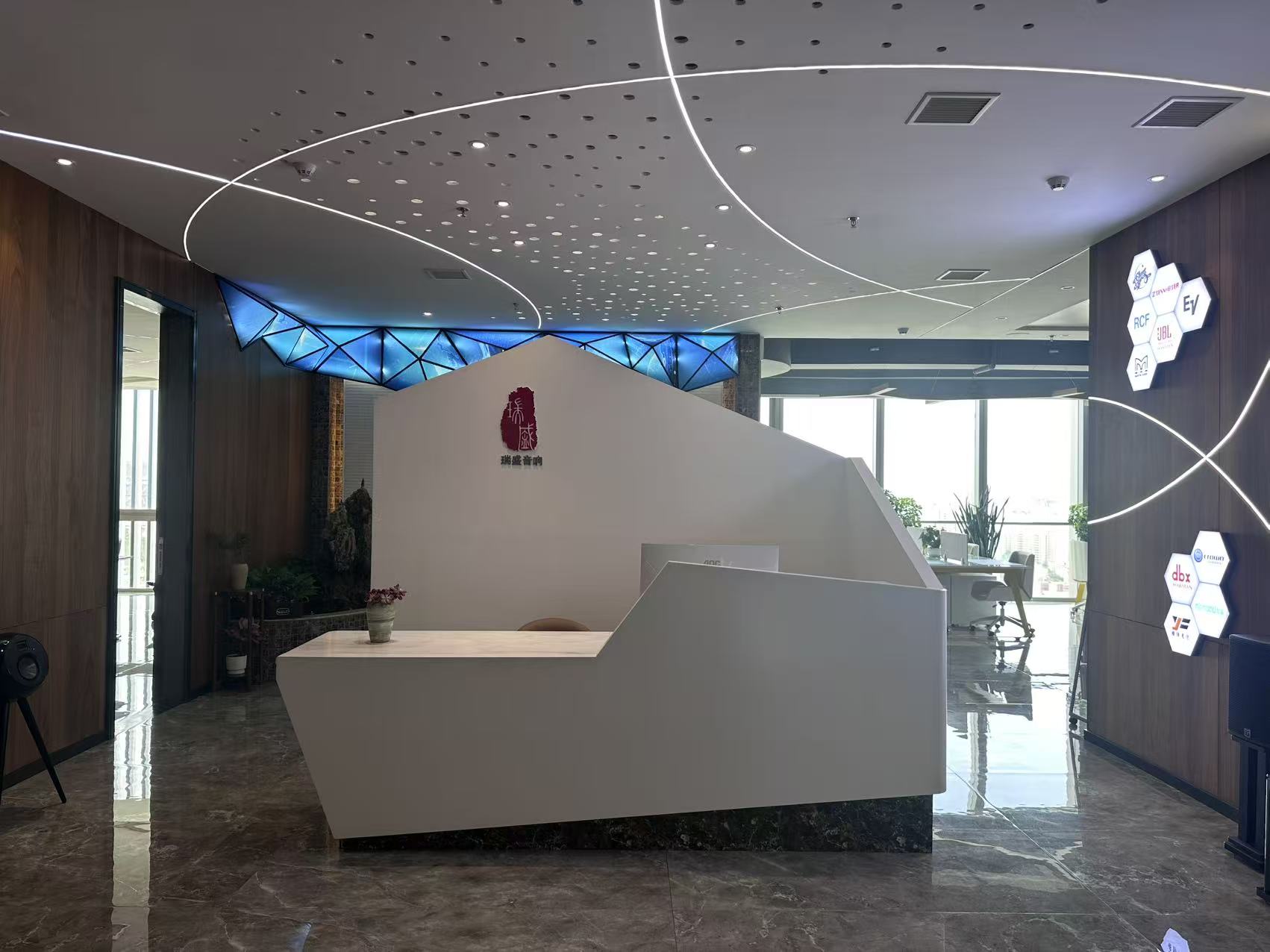 兰州瑞盛灯光音响工程有限公司办公展厅前台实景